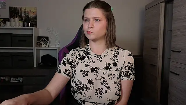 TinniAngel online show from September 10, 2025, 5:24 pm