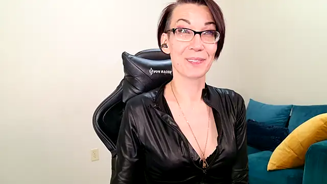 Snapshot of EveEnigma chatting on February 18, 2025, 5:10 pm EveEnigma online show from February 18, 2025, 5:10 pm