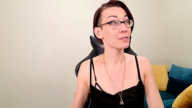 Snapshot of EveEnigma chatting on February 25, 2025, 5:04 pm EveEnigma online show from February 25, 2025, 5:04 pm