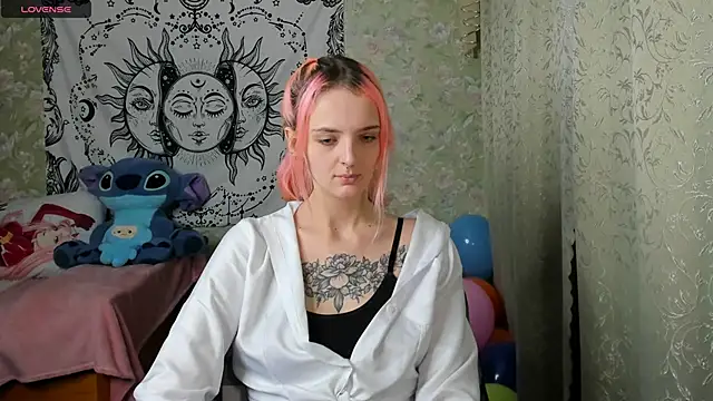 Snapshot of Cutie_Adelia chatting on December 18, 2024, 12:07 pm Cutie Adelia online show from December 18, 2024, 12:07 pm