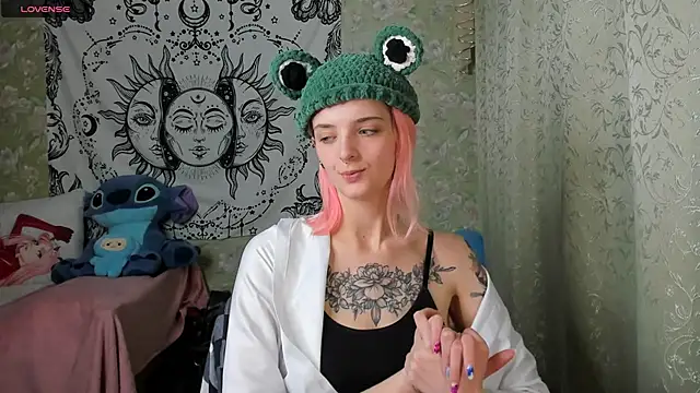 Snapshot of Cutie_Adelia chatting on December 19, 2024, 12:12 pm Cutie Adelia online show from December 19, 2024, 12:12 pm