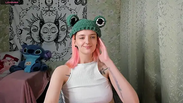 Snapshot of Cutie_Adelia chatting on January 4, 2025, 12:59 pm Cutie Adelia online show from January 4, 2025, 12:59 pm