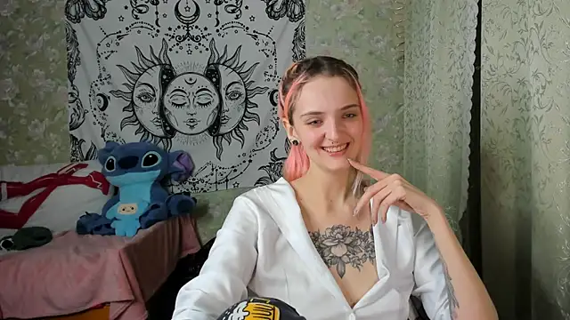 Snapshot of Cutie_Adelia chatting on January 16, 2025, 4:07 pm Cutie Adelia online show from January 16, 2025, 4:07 pm