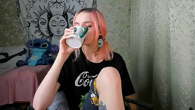 Snapshot of Cutie_Adelia chatting on January 25, 2025, 12:26 pm Cutie Adelia online show from January 25, 2025, 12:26 pm