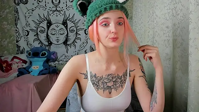 Snapshot of Cutie_Adelia chatting on February 4, 2025, 10:43 am Cutie Adelia online show from February 4, 2025, 10:43 am