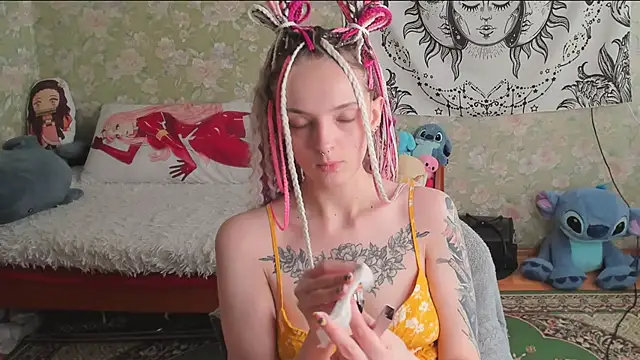 Cutie Adelia online show from June 12, 2026, 9:41 am