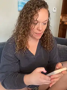 AuroraSummers online show from February 9, 2026, 4:44 pm