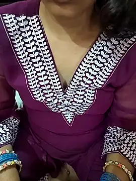Snapshot of Diya_143 chatting on June 4, 2026, 7:58 am Diya 143 online show from June 4, 2026, 7:58 am