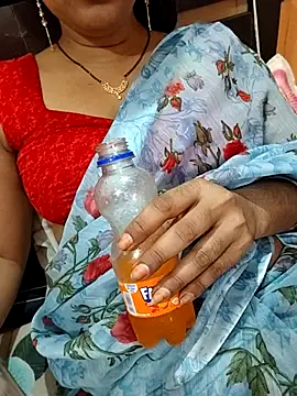 Snapshot of Diya_143 chatting on June 12, 2026, 7:18 am Diya 143 online show from June 12, 2026, 7:18 am