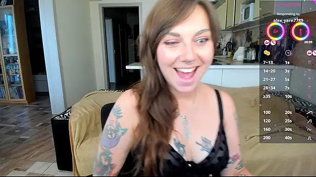 StacyTigerr online show from October 8, 2025, 12:47 pm