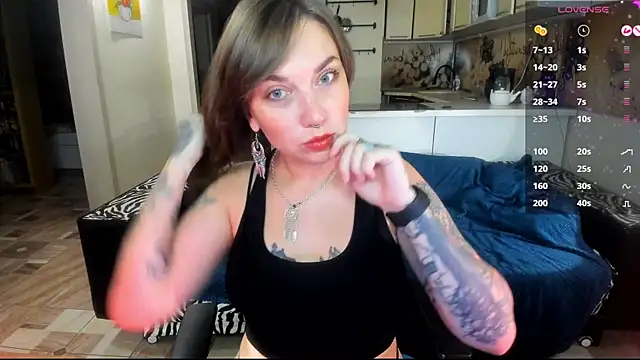 StacyTigerr online show from December 5, 2025, 1:20 pm