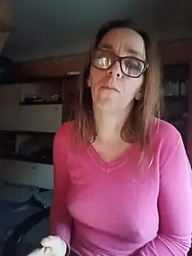 Dettybitch40 online show from December 2, 2025, 1:17 pm