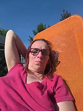 Dettybitch40 online show from April 27, 2026, 2:15 pm