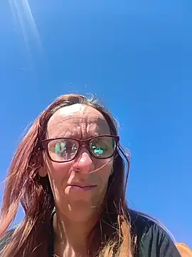 Dettybitch40 online show from May 2, 2026, 2:33 pm