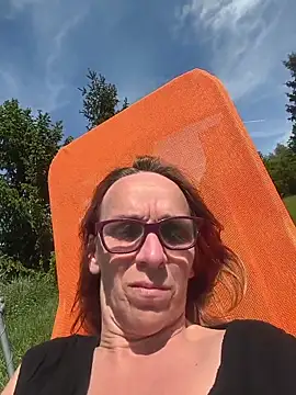 Dettybitch40 online show from May 6, 2026, 11:59 am