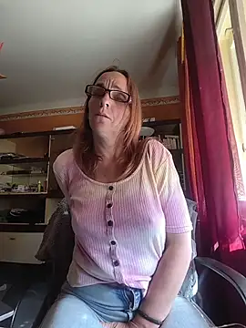Dettybitch40 online show from May 11, 2026, 2:12 pm