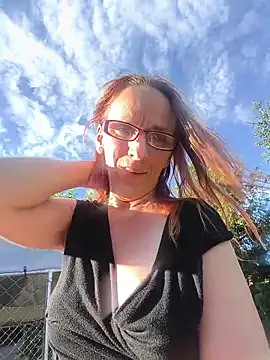 Dettybitch40 online show from May 11, 2026, 4:04 pm