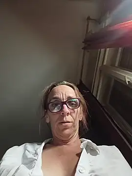 Dettybitch40 online show from May 13, 2026, 6:38 pm