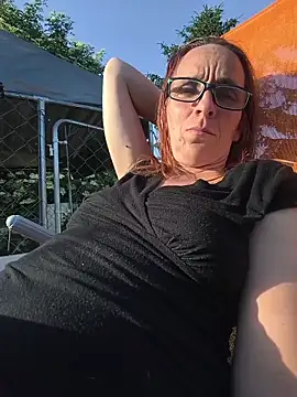 Dettybitch40 online show from May 24, 2026, 4:23 pm