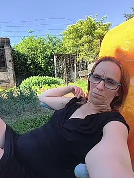 Dettybitch40 online show from May 26, 2026, 2:02 pm