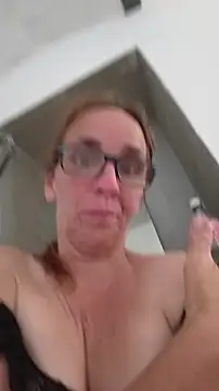 Dettybitch40 online show from June 18, 2026, 3:05 pm
