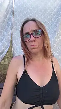 Dettybitch40 online show from July 1, 2026, 1:02 pm