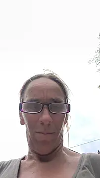 Dettybitch40 online show from July 2, 2026, 1:06 pm