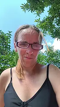 Dettybitch40 online show from July 3, 2026, 1:39 pm