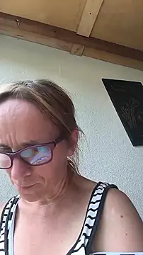 Dettybitch40 online show from July 4, 2026, 1:06 pm