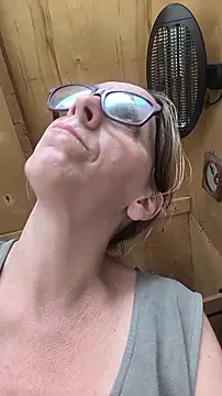 Dettybitch40 online show from July 6, 2026, 12:46 pm