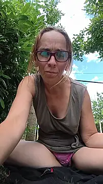 Dettybitch40 online show from July 9, 2026, 1:04 pm