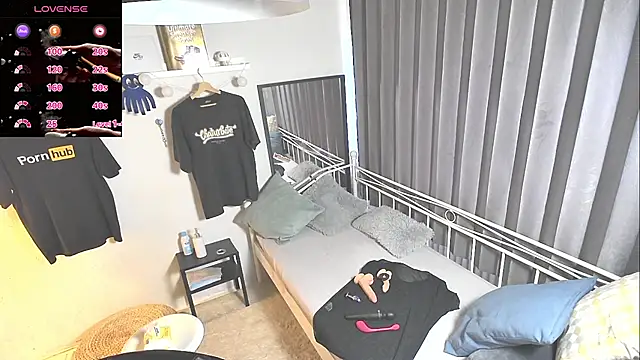 Snapshot of openminddaddy chatting on February 9, 2025, 8:22 am openminddaddy online show from February 9, 2025, 8:22 am