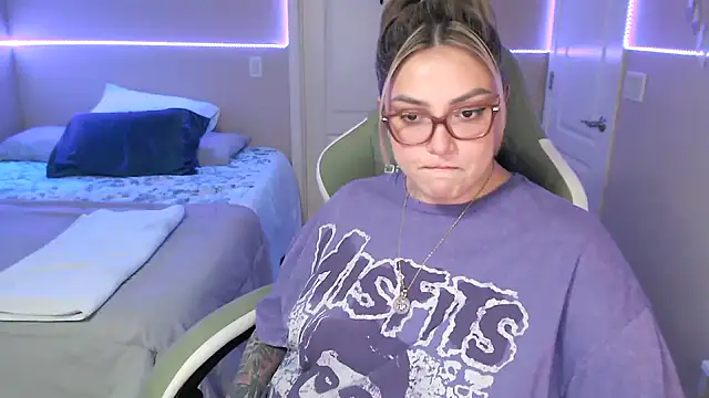 nativepumpkin95 online show from February 8, 2025, 10:08 pm