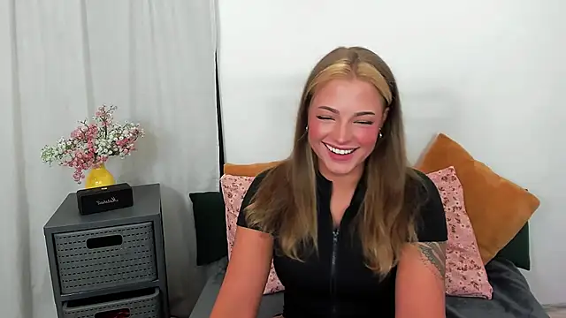 LilyBlondee online show from July 15, 2026, 5:23 am