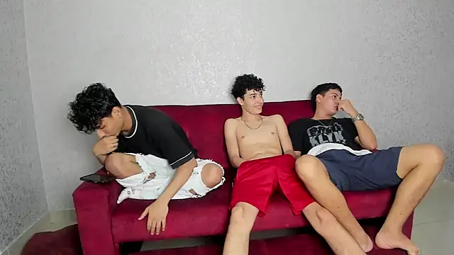 Snapshot of pelusos_mens chatting on January 8, 2025, 8:50 pm pelusos mens online show from January 8, 2025, 8:50 pm