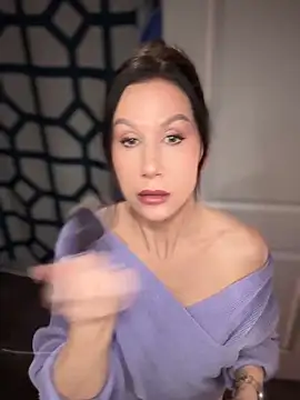 Fiona Kent  online show from December 8, 2024, 6:17 pm