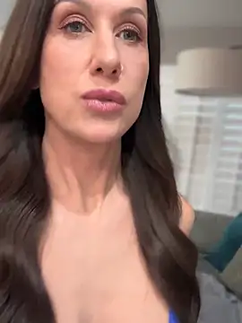 Fiona Kent  online show from March 20, 2025, 9:24 pm