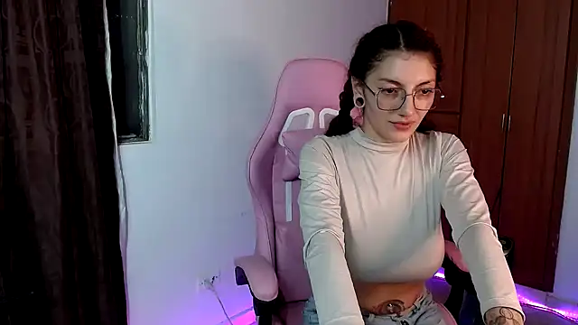 Snapshot of tastymeli chatting on December 28, 2024, 12:26 am tastymeli online show from December 28, 2024, 12:26 am