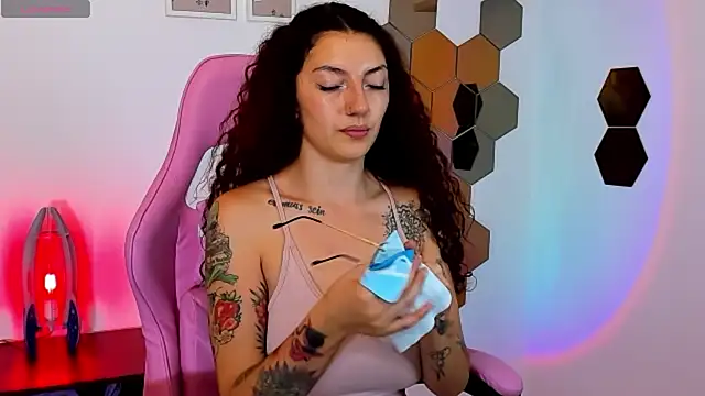 Snapshot of tastymeli chatting on February 15, 2026, 2:41 am tastymeli online show from February 15, 2026, 2:41 am