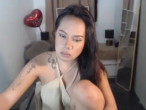 Snapshot of FrancineGarcia chatting on June 14, 2026, 1:35 pm FrancineGarcia online show from June 14, 2026, 1:35 pm
