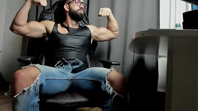 Snapshot of liamaesthetic chatting on December 5, 2024, 5:15 am liamaesthetic online show from December 5, 2024, 5:15 am