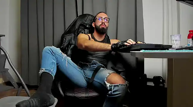 Snapshot of liamaesthetic chatting on March 2, 2025, 9:43 pm liamaesthetic online show from March 2, 2025, 9:43 pm