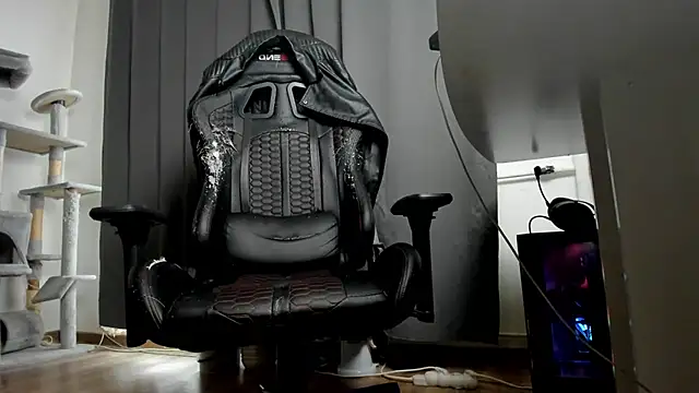 Snapshot of liamaesthetic chatting on November 9, 2025, 8:01 am liamaesthetic online show from November 9, 2025, 8:01 am