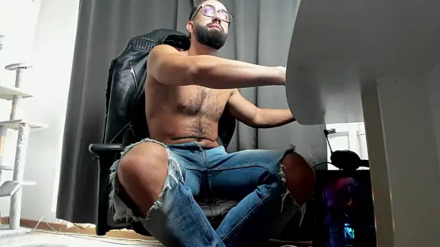 Snapshot of liamaesthetic chatting on November 22, 2025, 8:57 am liamaesthetic online show from November 22, 2025, 8:57 am