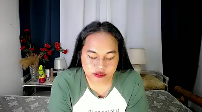 Snapshot of bettina_love chatting on December 3, 2024, 11:33 am bettina love online show from December 3, 2024, 11:33 am