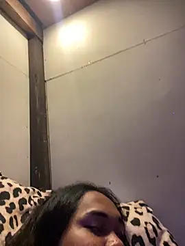 Snapshot of bettina_love chatting on November 19, 2025, 5:13 pm bettina love online show from November 19, 2025, 5:13 pm