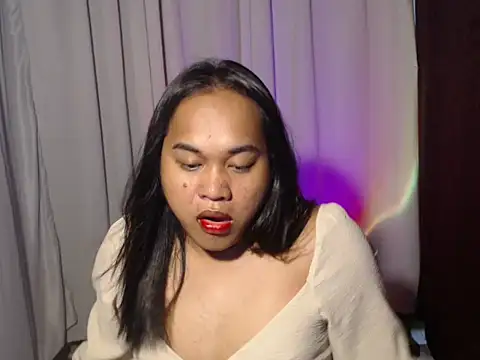 Snapshot of bettina_love chatting on July 1, 2026, 8:52 pm bettina love online show from July 1, 2026, 8:52 pm