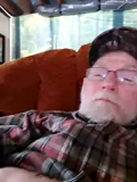 Snapshot of CDforU chatting on December 5, 2025, 7:43 pm CDforU online show from December 5, 2025, 7:43 pm