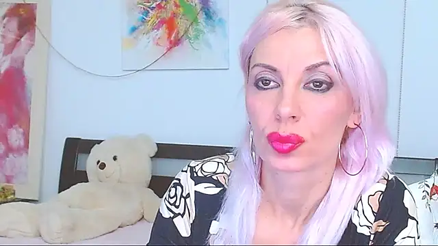 HoneyLara online show from October 10, 2025, 8:52 pm