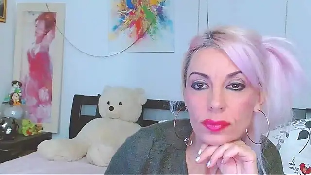 HoneyLara online show from October 27, 2025, 9:19 pm